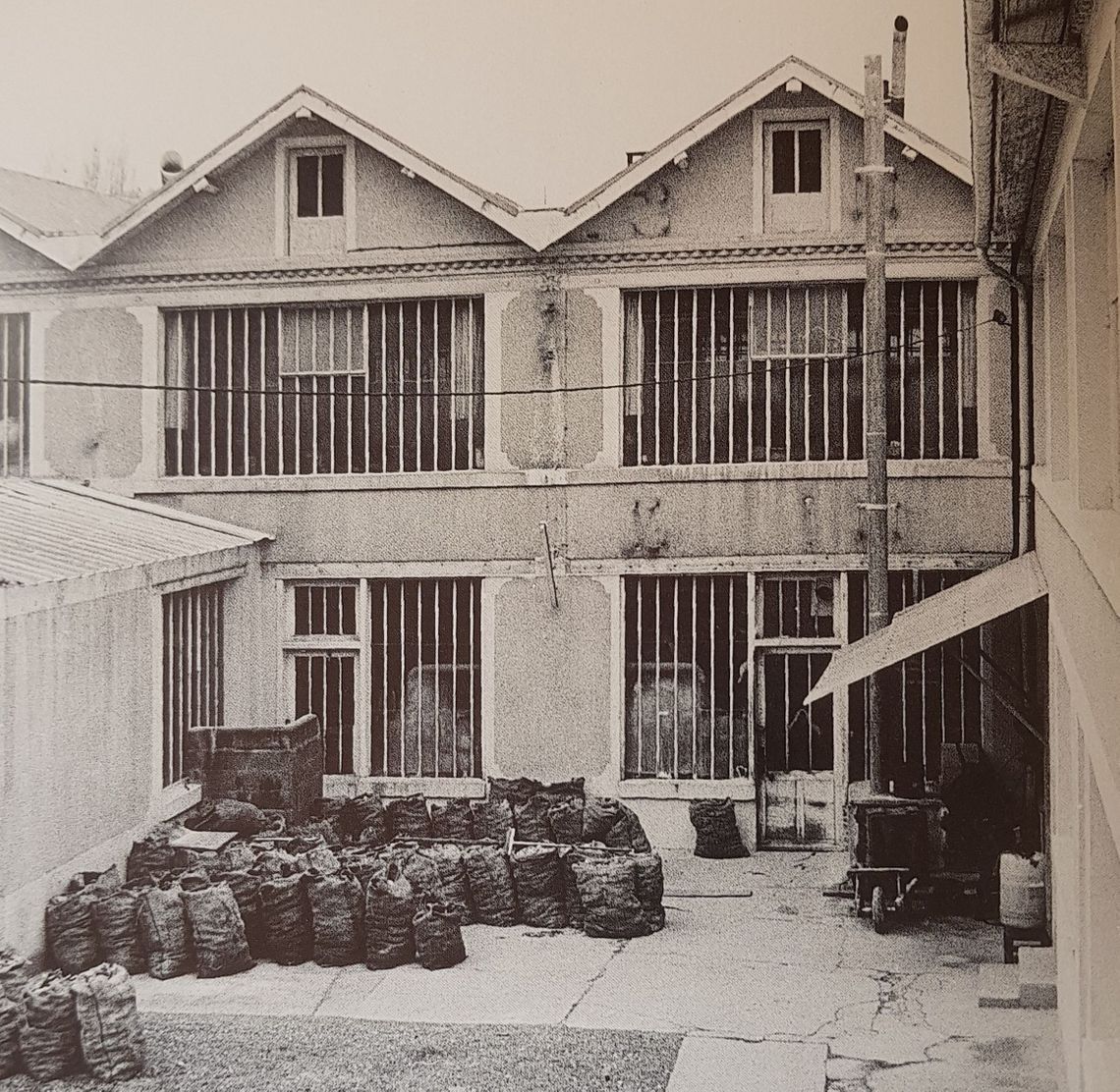 La cour de la manufacture Mercier à Méru